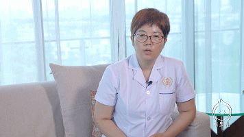                     原创            新生儿脐部鼓成球，脐疝会撑破宝宝的肚皮吗？
