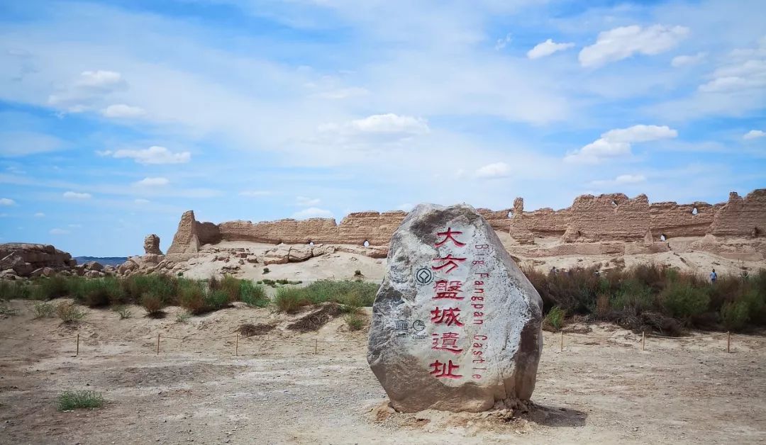 敦煌世界地质公园——雅丹国家地质公园和鸣沙山月牙泉景区