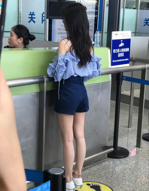 鞠婧祎也太瘦了吧,看到无滤镜下的腿,真的羡慕了