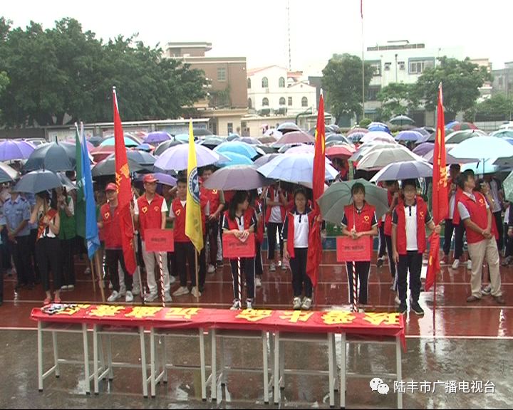 湖东中学举行"禁毒志愿者齐行动"禁毒宣传活动_陆丰市