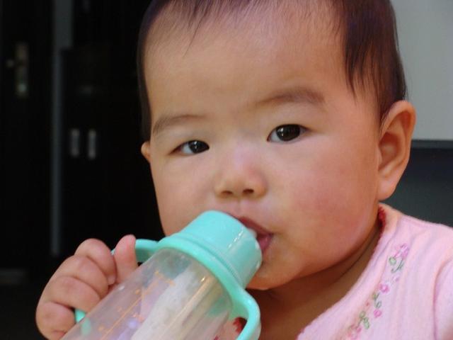                     劝告：夏季再热，也别在3个时间强迫孩子喝水，容易伤脾还不长个