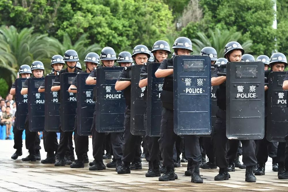 帅昭通十一县市区巡特警高颜质亮相巧家