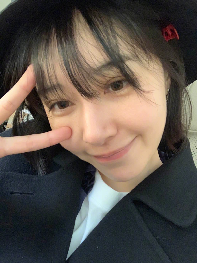 阚清子深夜发微博祝福张若昀,唐艺昕,粉丝留言:更期待