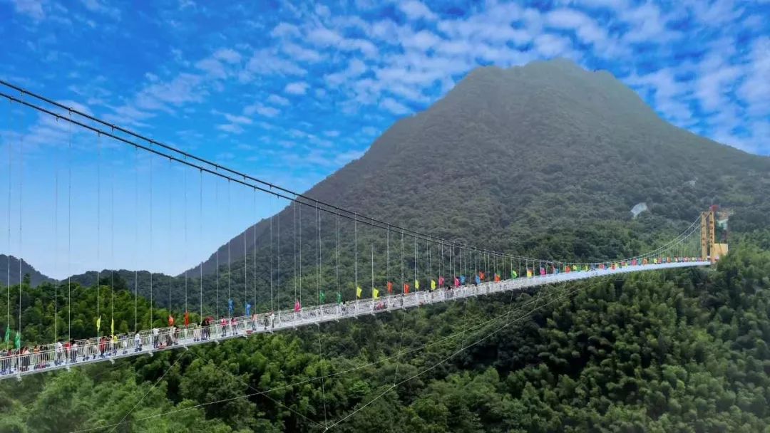 庐山西海9d玻璃天桥暂停业三天