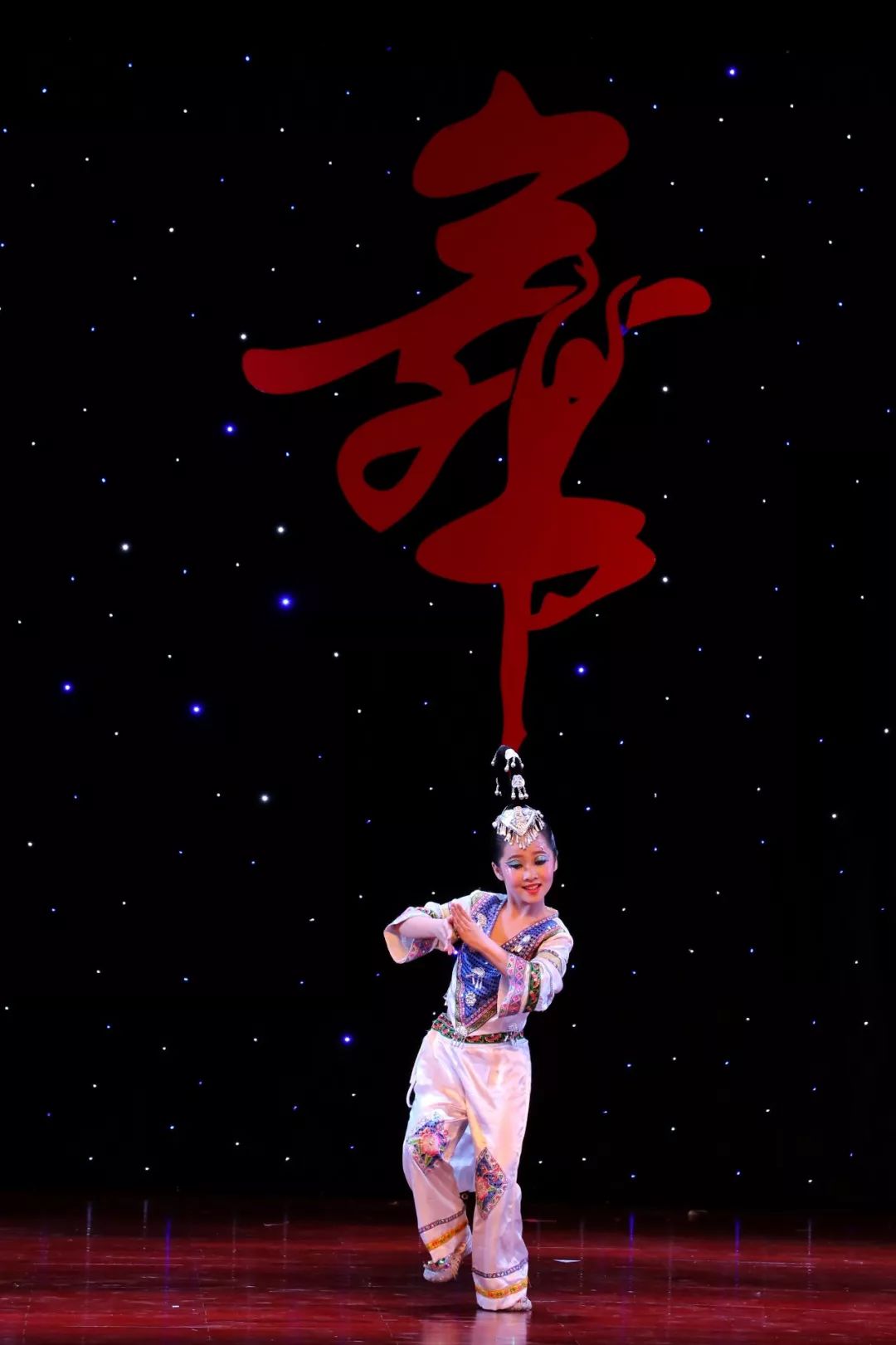 踏舞而来视频速递┃李可柔独舞喊月亮