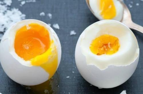 【天天吃鸡蛋，你知道哪种烹饪方法最好吗？荷包蛋是最没营养的选择】 吃鸡蛋