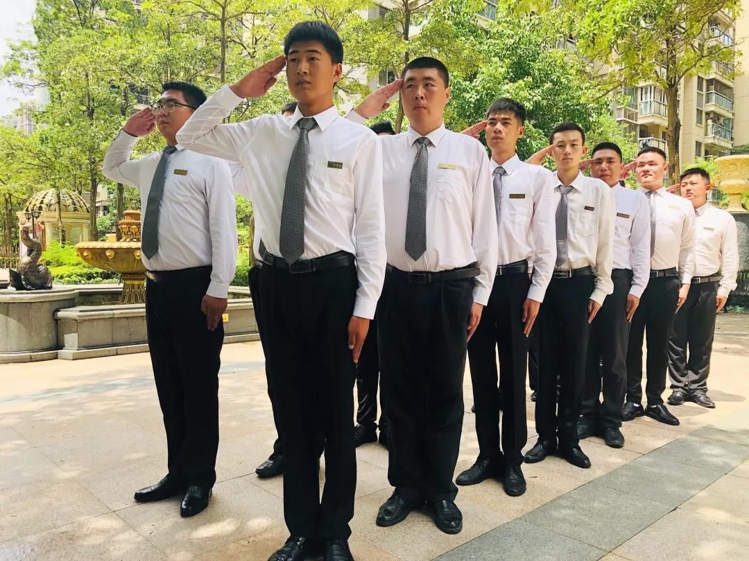 "树高端形象 展尊贵服务"龙光物业2019年形象岗大练兵