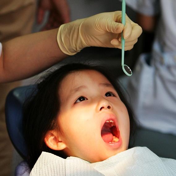【孩子一换牙，龋齿的危害就没了？牙医：错的离谱，这些常识别忽视】龋齿换牙了会好吗