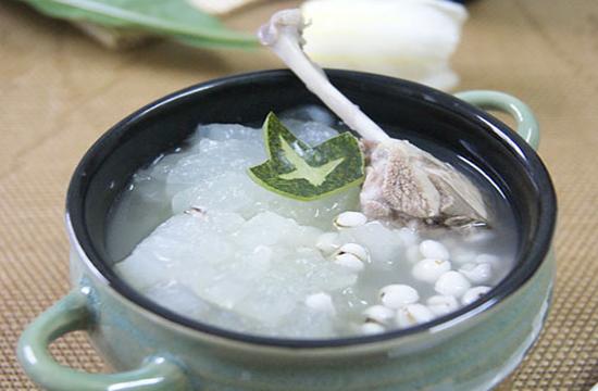 水鸭汤的功效与作用 冬瓜薏米煲水鸭的做法，清热祛暑，利尿解暑