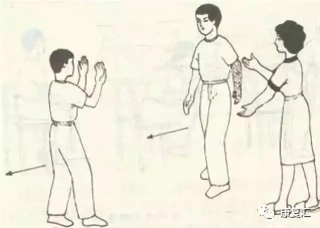 纠正前脚掌蹭地,足内翻及行走步态异常,步间距大小不等.