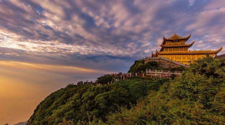 【暑期推荐线路】成都、峨眉山、乐山、都江堰、熊猫基地双飞6日游2680元\/人起