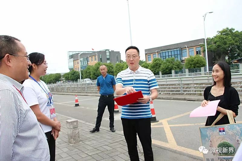 副县长李智明一行到北川七一职中慰问最美科技