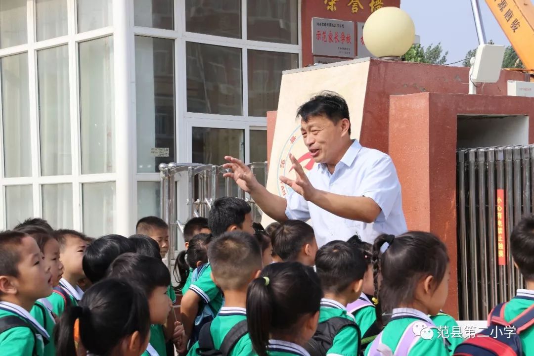 范县城关镇幼儿园大班小朋友到范县第二小学体验生活