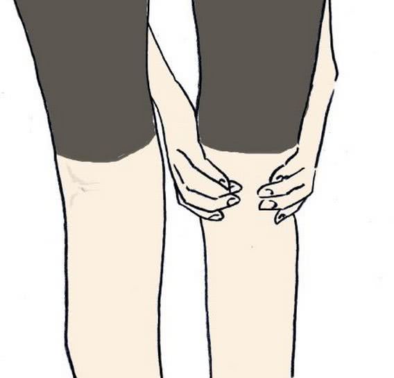 膝窝,有委中穴,走膀胱经,是人体最大的排毒祛湿的通道.