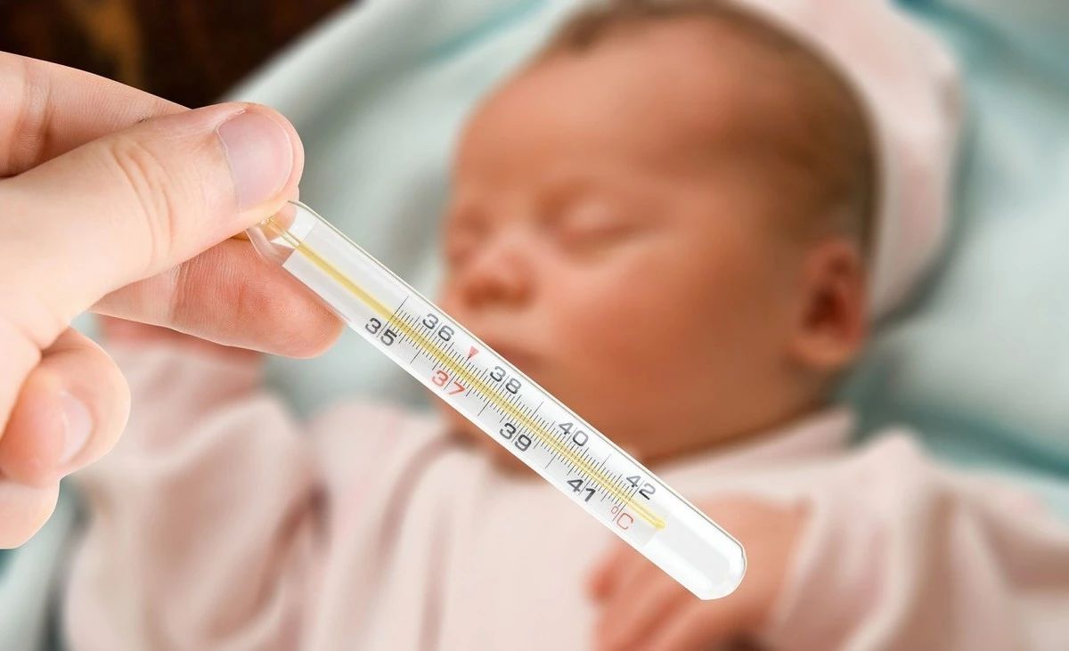                     原创            宝宝睡姿知健康有着密不可分的联系，5种动作透露出健康状况！