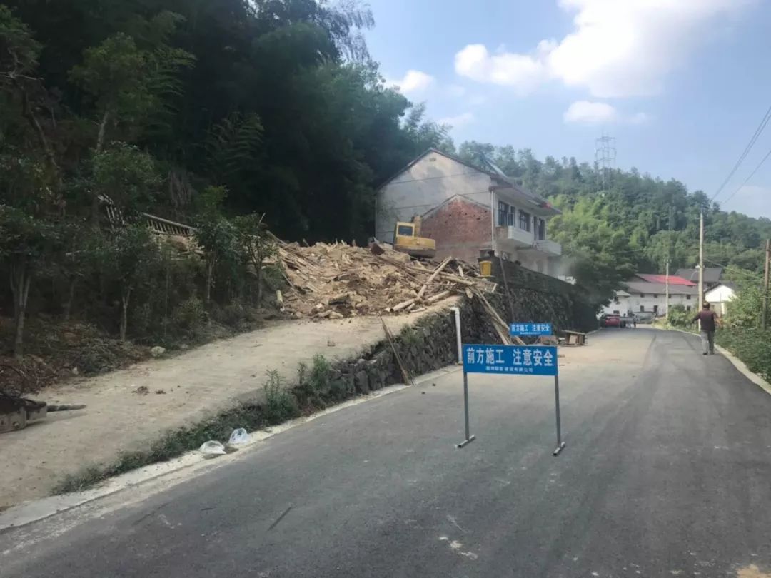 分水镇打响临建高速(桐庐段)房屋拆除第一炮!4天拆除9