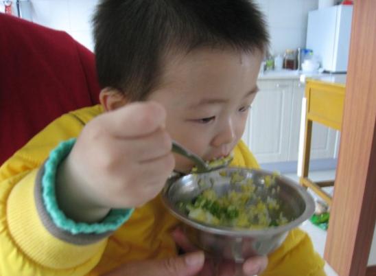                     劝告：夏季再热，也别在3个时间强迫孩子喝水，容易伤脾还不长个