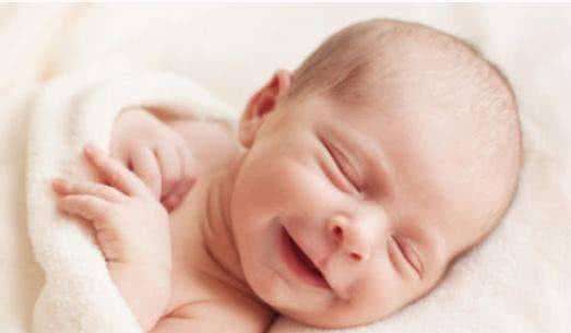 【心聚心—宝宝睡觉的时候，总是偷偷咧嘴笑，你遇到过吗？】谁会咧嘴笑