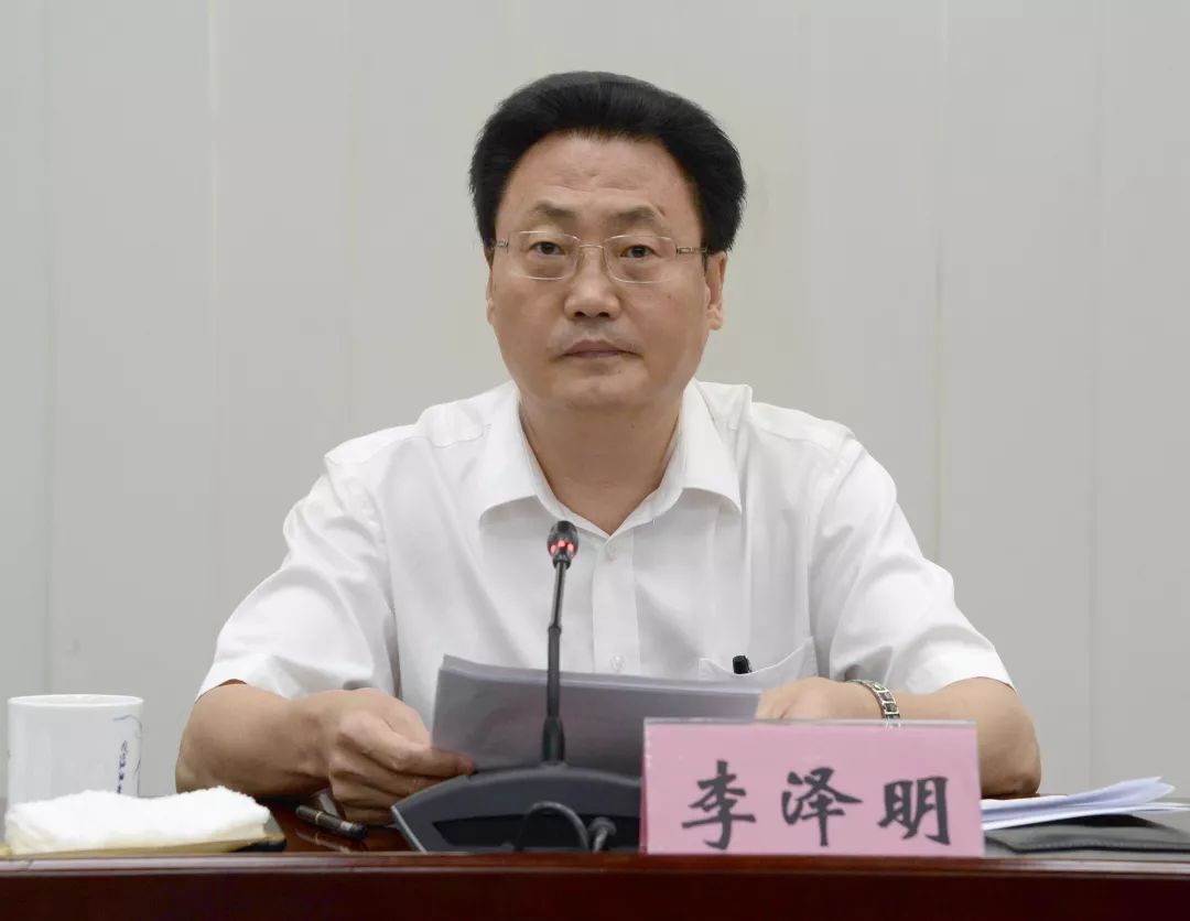 市委宣传部副部长,文明办主任李泽明通报上半年省暗访未成年人工作