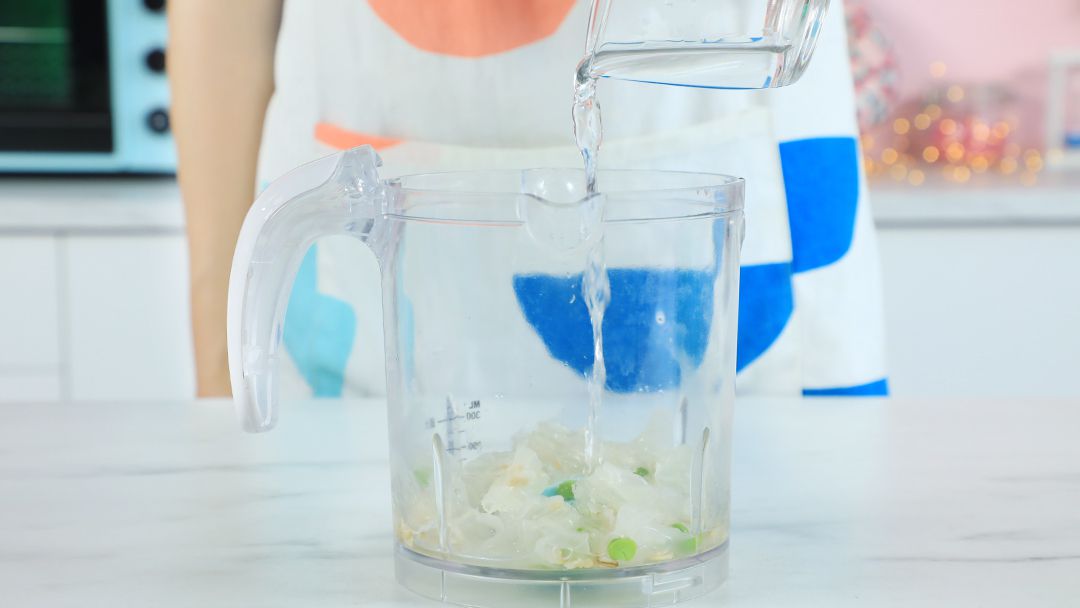                     原创            宝宝排便费力，好几天不排便？学会这1招，比开塞露有效！