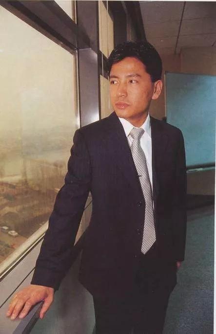 他只有中专学历,却娶了前首富的妹妹,从司机逆袭为富豪_张志铭