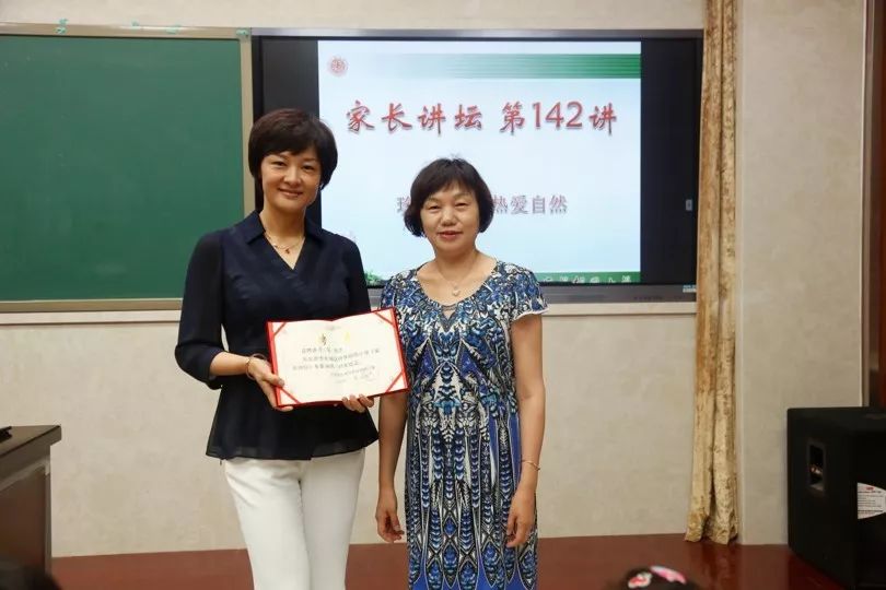 原央视著名主持人李小萌与府学学生面对面