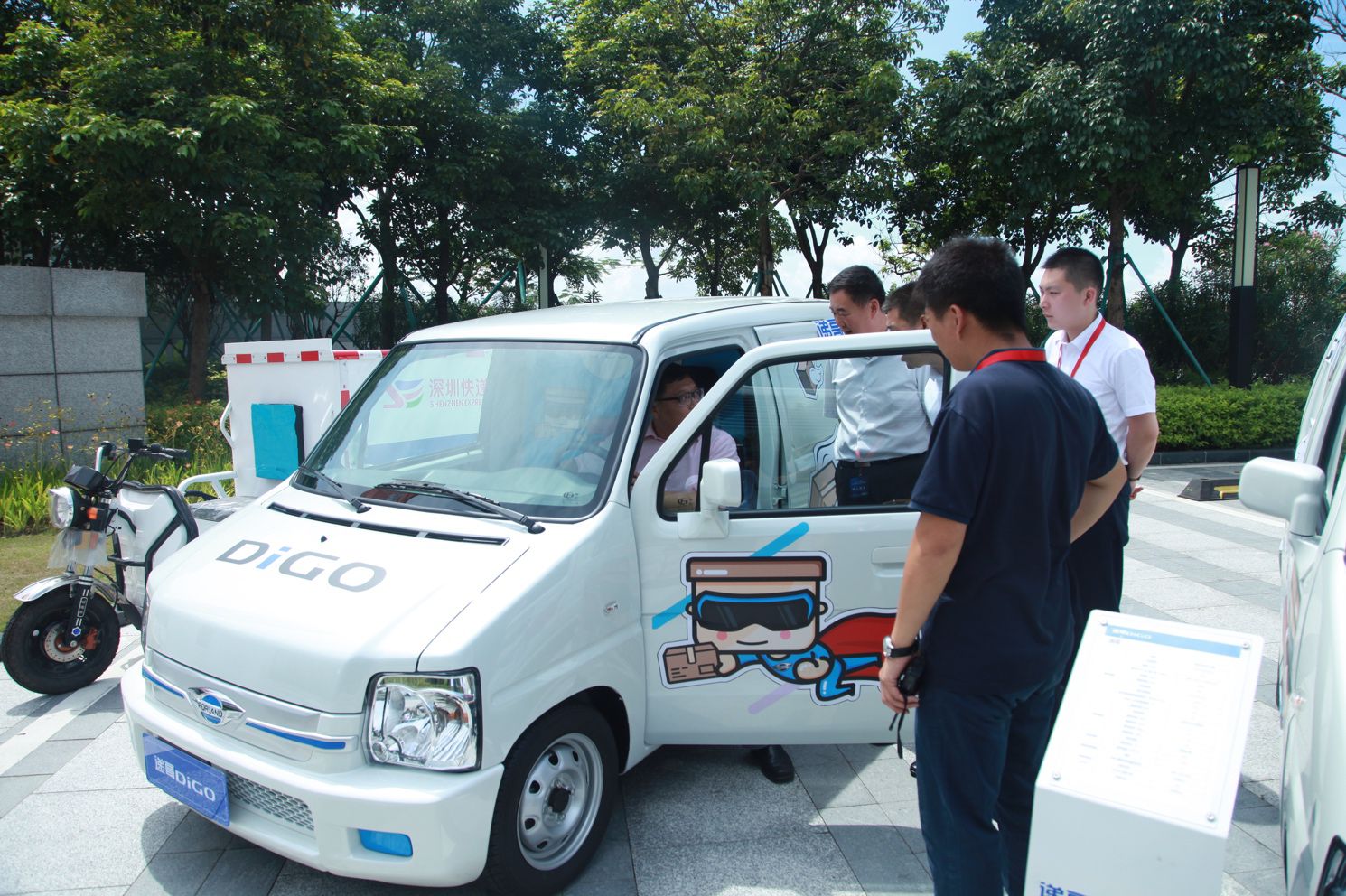 新能源微型车递哥正式上市 兼顾安全与挣钱真正让快递告别三轮时代
