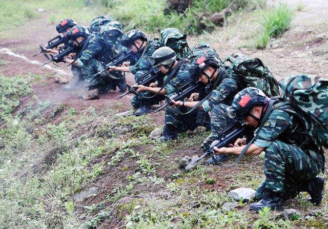 组图|山地"战"味浓 重庆武警特战队员淬火"魔鬼周"