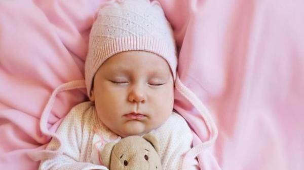 [吐奶已频繁的新生儿，发育可能会受影响，尤其这三类宝宝，得注意] 新生儿吐奶频繁