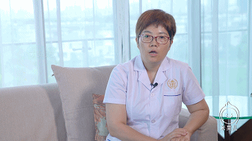                     原创            新生儿脐部鼓成球，脐疝会撑破宝宝的肚皮吗？