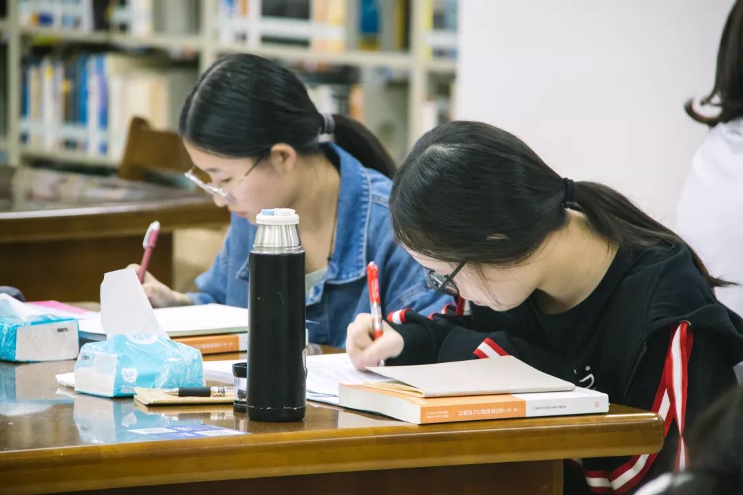 《当代大学生考试周图鉴》