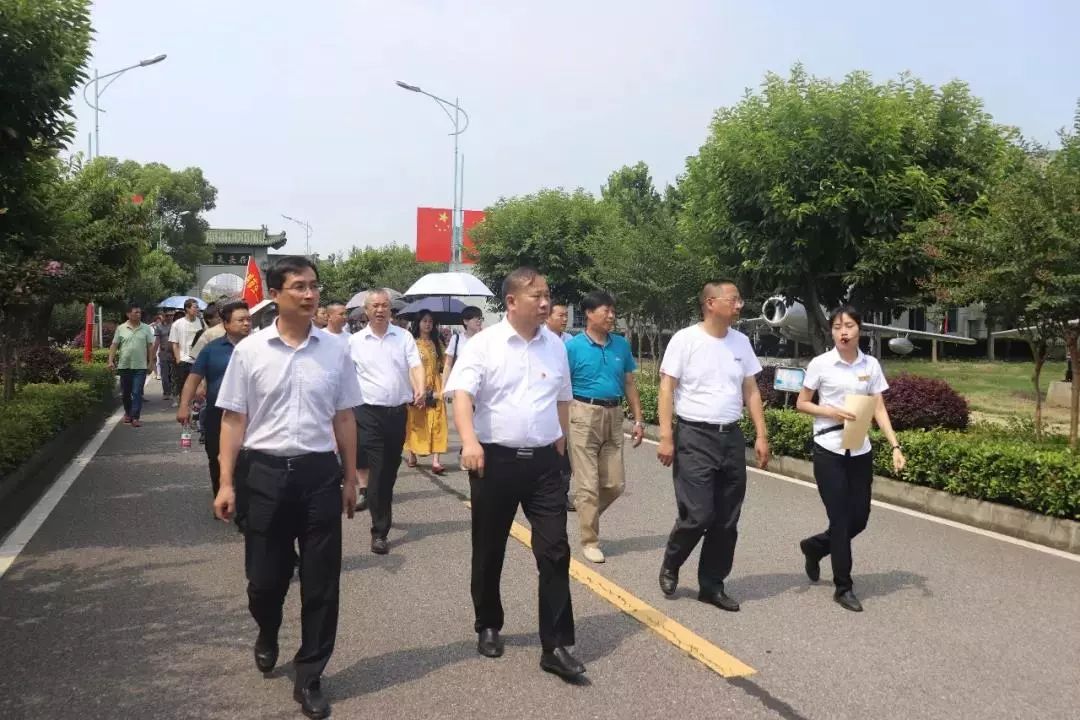 市生态环境局走进红色洪湖接受革命传统教育