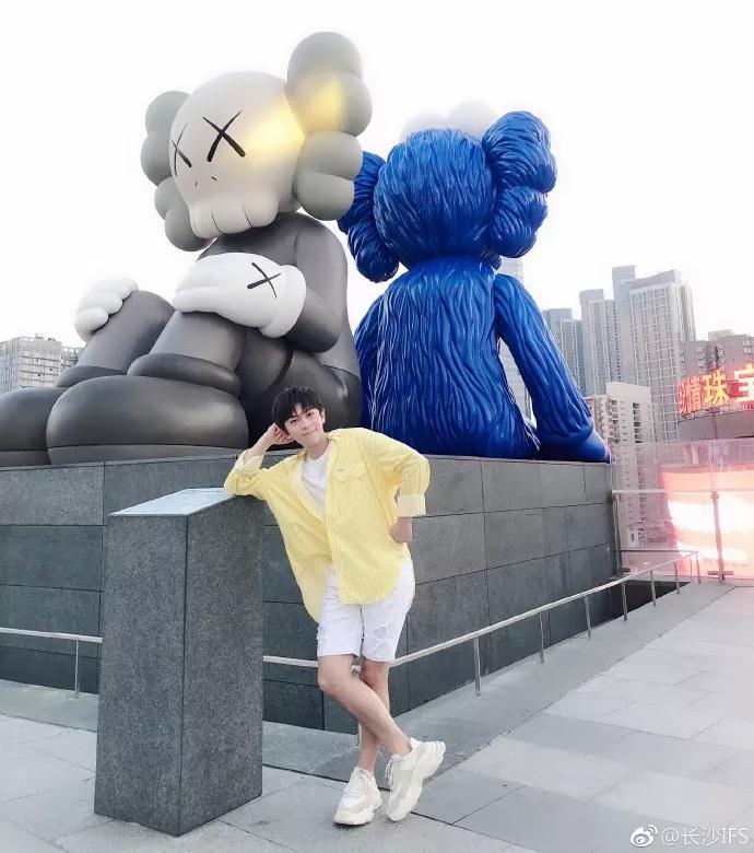 武艺也有去合影