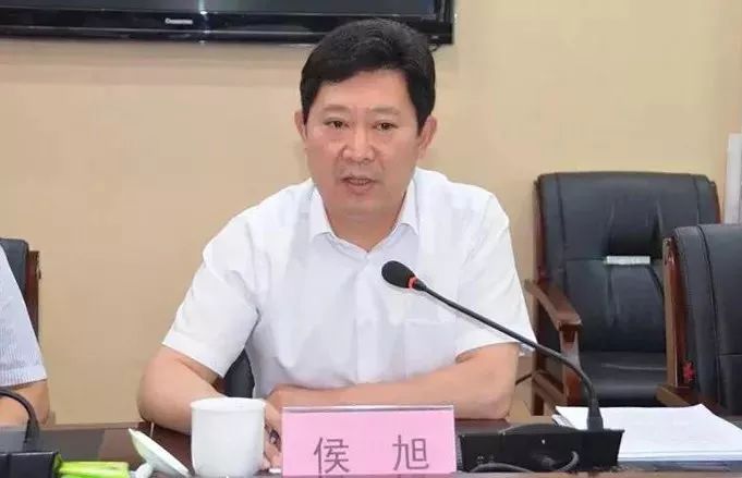 丰润区长侯旭在会议上讲话6月27日,丰润区召开文明城市创建暨城市