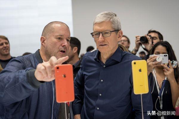 jony ive(左)及库克.图:视觉中国