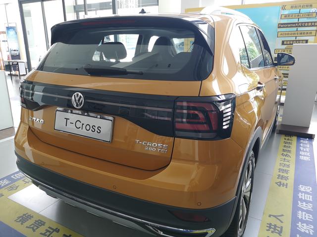 大众tcross280tsi报价,大众troc280tsi报价 比新polo定位更高 到店看大众t-cross 280tsi dsg顶配