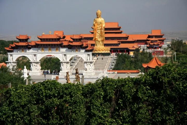 其中乌鲁木齐就有23家, 红光山景区 丝绸之路国际度假区