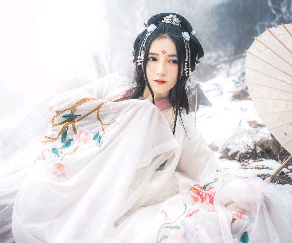 便宜的高颜值古风汉服 51850368ee094cca986ca9539a1fabba.jpeg