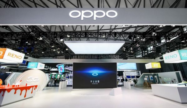 oppo还展示了其在5g和iot领域的最新技术成果——oppo reno 5g版可在