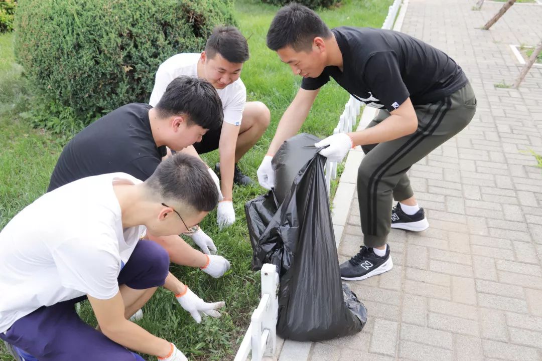 机电工程学院顺利开展党员奉献日—校园公益劳动活动