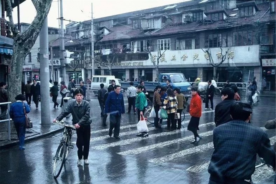 日本摄影师镜头下70,80年代的中国生活老照片