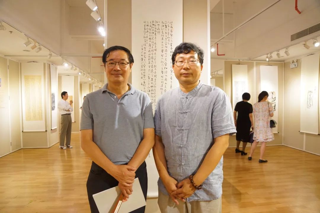 严亚军工作室风雅听语浦东巾帼八人书画展在金海文化艺术中心顺利开幕