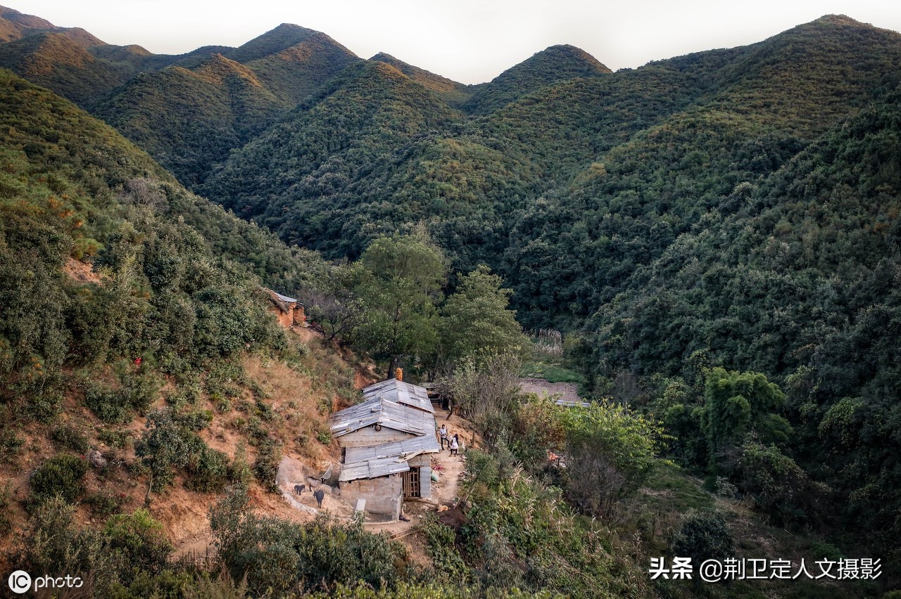 云南农村一家6口隐居深山,过着"原始生活",看看是个啥