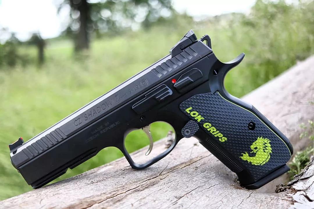 脚踢glock,逼平1!为了世界竞技场,cz shadow2