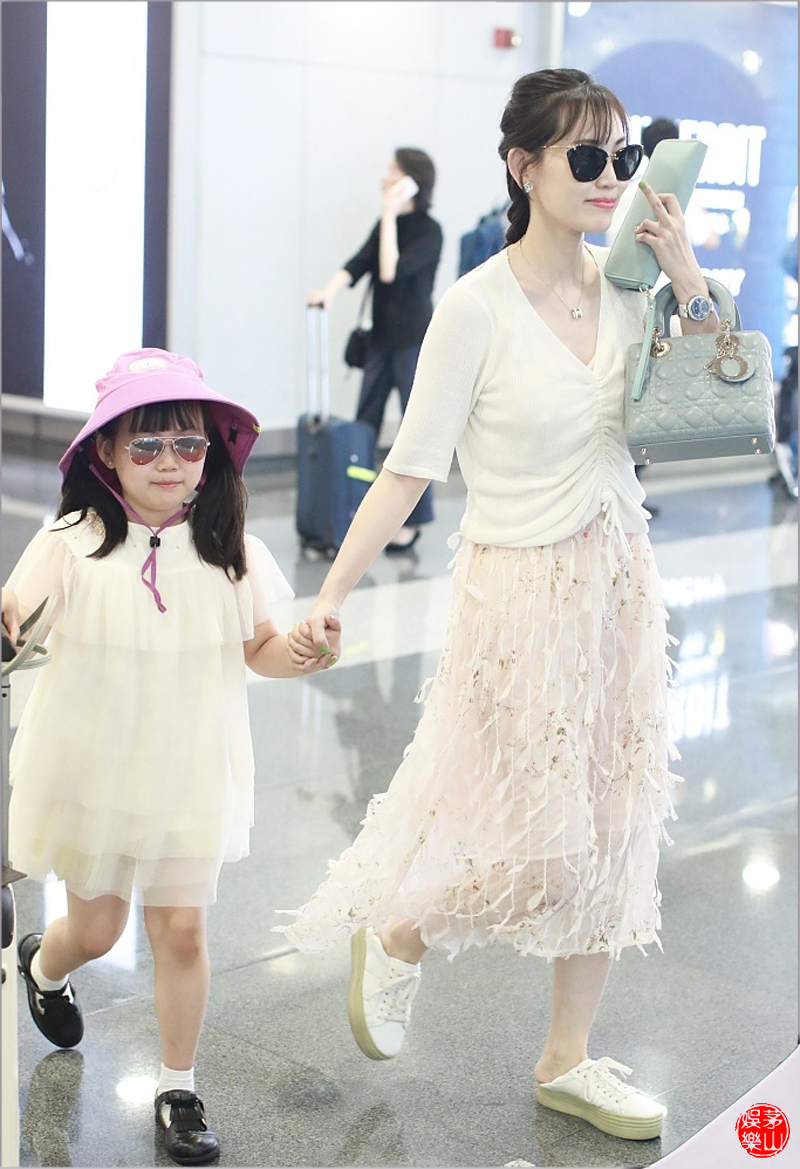 珊珊是谁女儿 96903ebacaf44a1d998026ebc0feb61b.jpeg