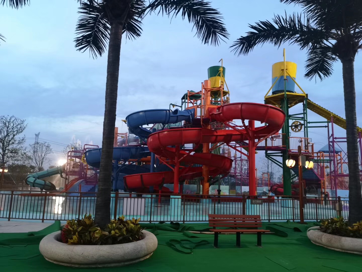 【携程攻略】苏州苏州梦幻乐园景点,一家人一点多和孩子们去玩的，玩的大摆锤空中飞人这两个比较惊喜刺激…