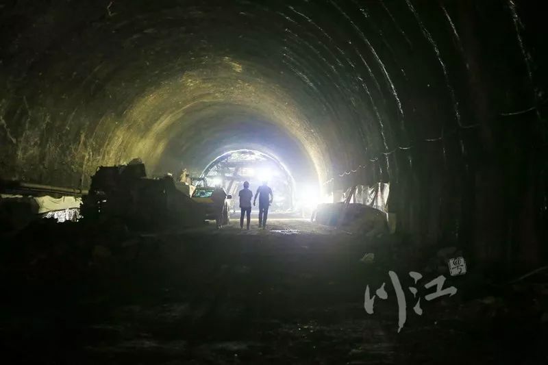 玉蟾山隧道打通,年内泸州将再添一条去重庆的高速公路cad图纸m8020图片
