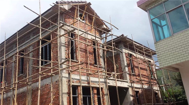 农村自建房用的红砖墙,可以直接贴瓷砖吗?小篇大道问答