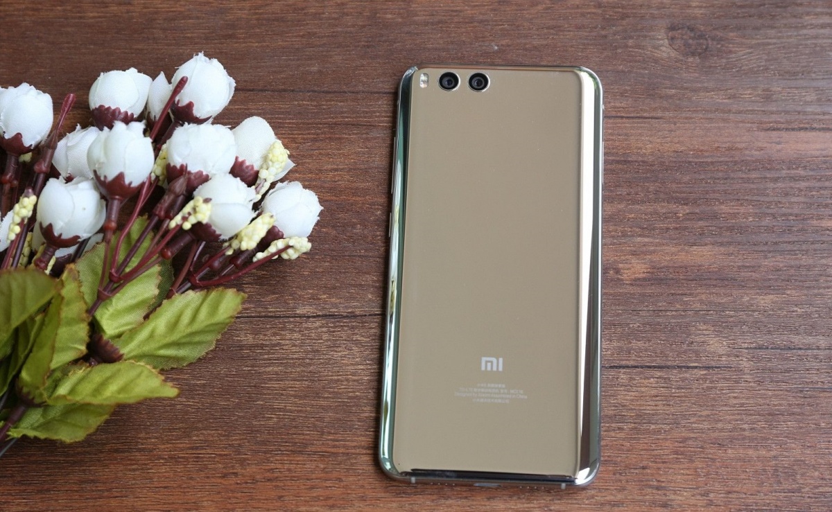 可能是小米的新晋kol总监的这篇动态吧,拿小米9,华为p30pro,opporeno