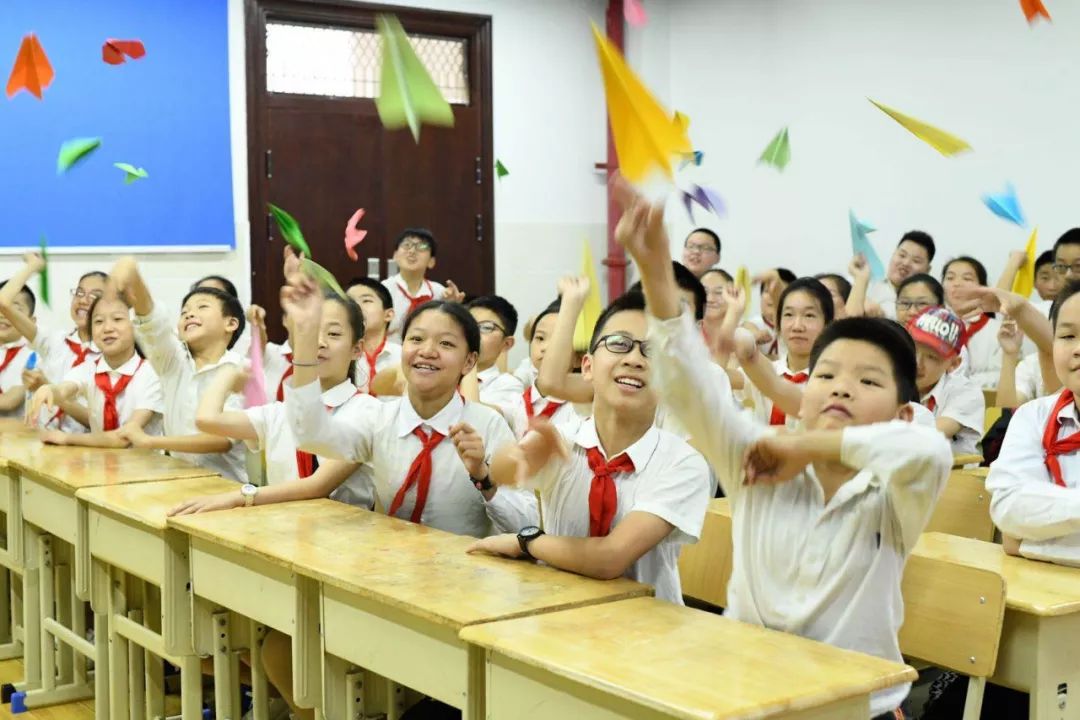 火了!武汉小学生最美毕业照曝光,你最喜欢哪所学校的